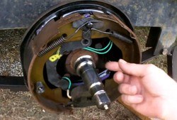 Trailer-Brakes-Engage-When-Plugged-in
