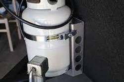 How-Do-You-Secure-a-Propane-Tank-To-a-Trailer