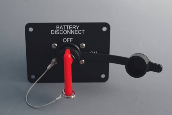 RV-Battery-Disconnect-Switch-On-or-Off-(How-and-When-to-Use)