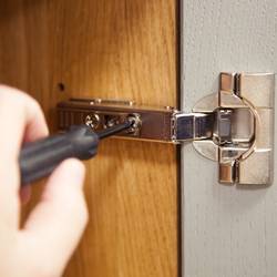 How-To-Adjust-RV-Cabinet-Hinges