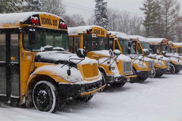 School-Bus-in-Snow-Are-School-Buses-Good-In-Snow-(Safety)