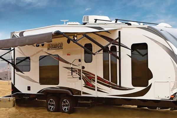 11-Toy-Haulers-With-12-Foot-Garage-Fifth-Wheel,-Bumper,-Light
