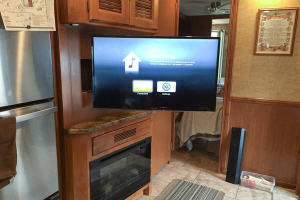 How-to-Install-and-Use-a-Paw-International-TV-Mount-(Swivel)
