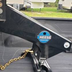 Pulling-a-Fifth-Wheel-With-a-Gooseneck-Hitch
