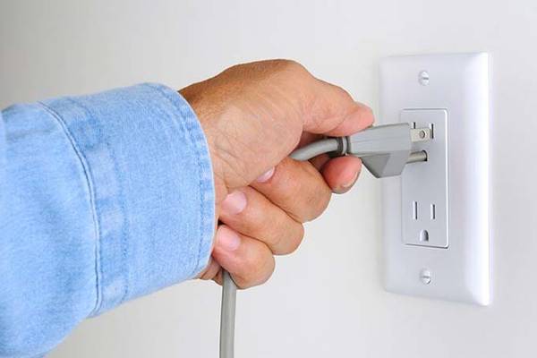 Are RV Outlets The-Same-as-House-Outlets-(How-To-Replace)-