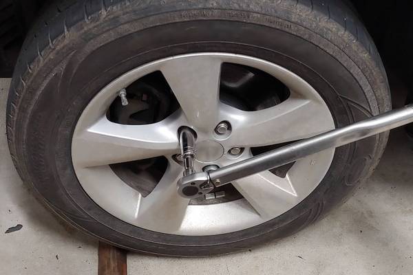 Lug-Nut-Torque-For-Trailers-What-Should-Tires-Be-Torqued-To