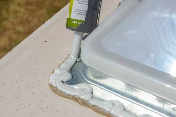 Aluminum-Trailer-Roof-Sealant-Repair-How-to-Seal-or-Patch