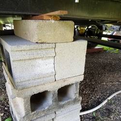 Leveling-RV-With-Cinder-Blocks