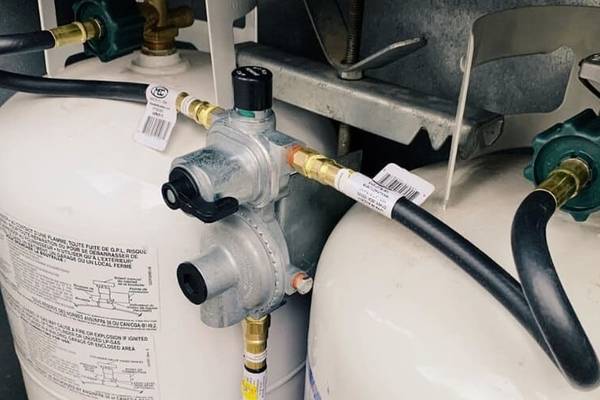 RV-Propane-Switch-Valve-(Pros-and-Cons,-How-Does-It-Work)