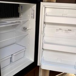 Who-Makes-Cannon-RV-Refrigerators