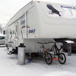 Can-You-Tow-a-Travel-Trailer-in-The-Snow