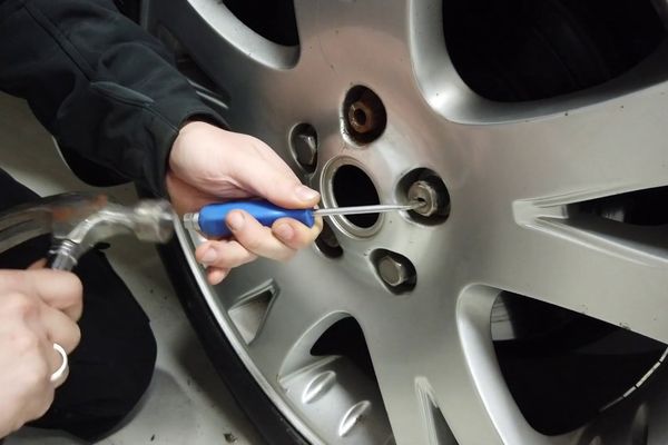 Removing-Lug-Nut-Covers-How-To-Take-Caps-Off-Lug-Nuts