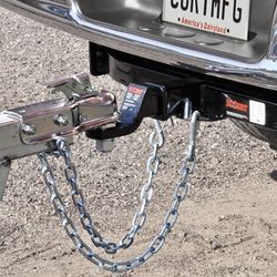 Are-Trailer-Chains-Crossed-Or-Not