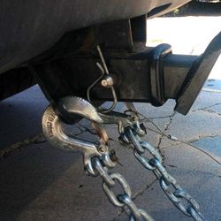 How-To-Keep-Trailer-Chains-From-Dragging