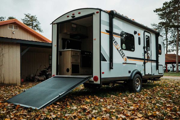 List-of-Toy-Haulers-With-a-22-Foot-Garage-For-Sale