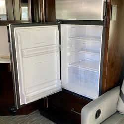 How-Long-For-a-Norcold-RV-Fridge-To-Cool