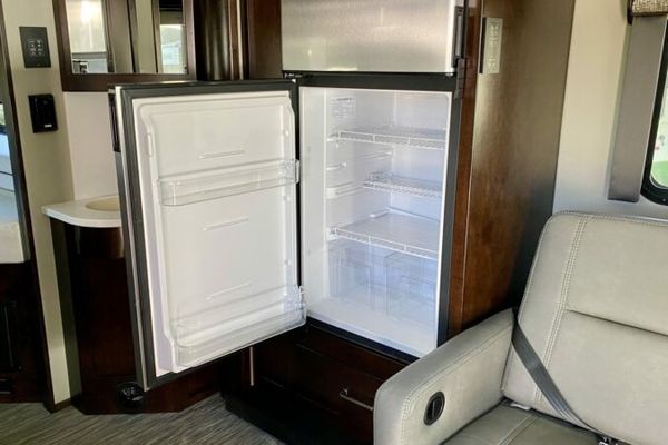 How-Long-Will-an-RV-Fridge-Stay-Cold-Without-Power-(8-Tips)