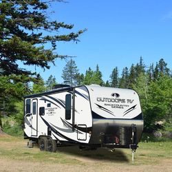 Who-Makes-Outdoors-RVs