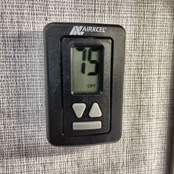 Airxcel-Thermostat-Blinking
