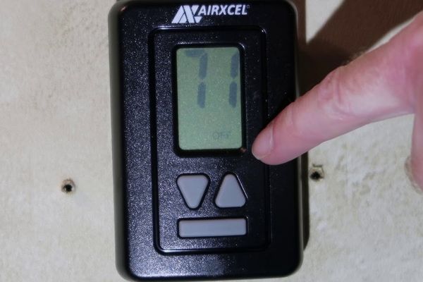 Airxcel-Thermostat-Reset,-Operation,-Manual-(Helpful-Guide)
