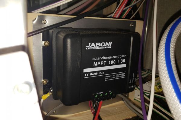The-Jaboni-Solar-Panel-(Charge-Controller-Guide-and-Review)
