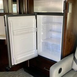 Tips-To-Maintain-Your-Norcold-Fridge