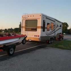 Can-You-Tow-Two-Trailers-in-The-USA